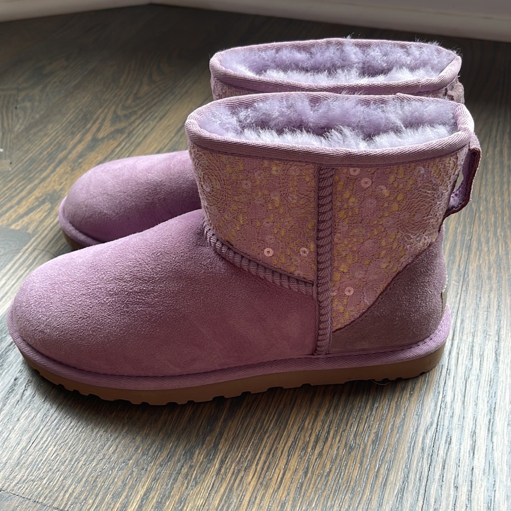 Women’s UGG Classic Mini Lace Sparkle Boot Lavender Suede Size 6M